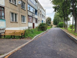 В Орешкове старый двор обновили до неузнаваемости