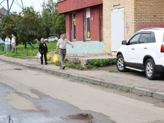 В микрорайоне Пироговский расширят дорогу на Фабричной улице