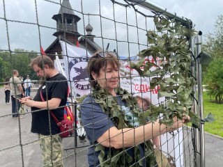 Гостей праздника русской культуры в Медвежьих Озерах научили плести защитные сети