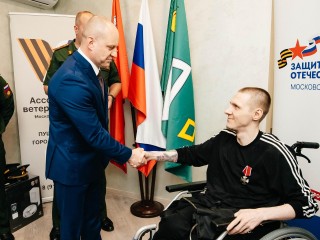 Ветерану СВО Дмитрию Медведеву вручили орден Мужества
