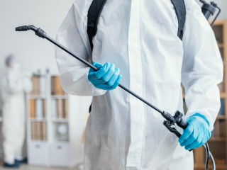 Жители Лобни рассказали о мошенниках, подбрасывающих тараканов в подъезды