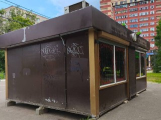 Торговую палатку у автобусной остановки на Железнодорожной могут снести