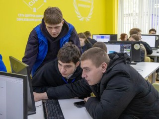 «IT-кубы» и технопарки помогают школьникам Подмосковья осваивать профессии будущего