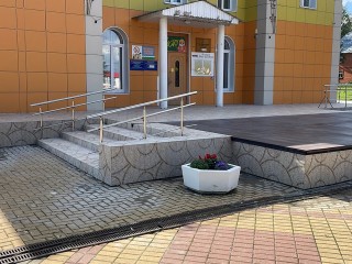 Жители Леонтьева получили обновленную уличную сцену