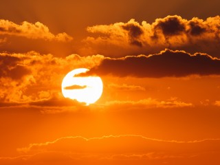 Солнце приготовилось плюнуть в Землю мощным сгустком энергии: магнитный шторм неизбежен