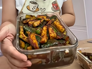 «Я упростила папин рецепт»: как квасит по-корейски огурцы кулинарка из бронниц