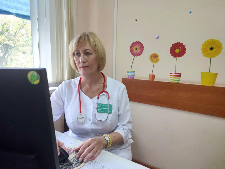 Педиатр Светлана Баркова отмечена губернатором за многолетний труд на благо детей