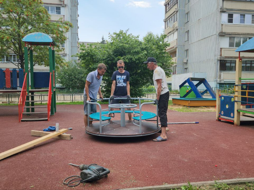 Новые качели и скамейки установят в сквере у лобненского лицея «Авиатика»