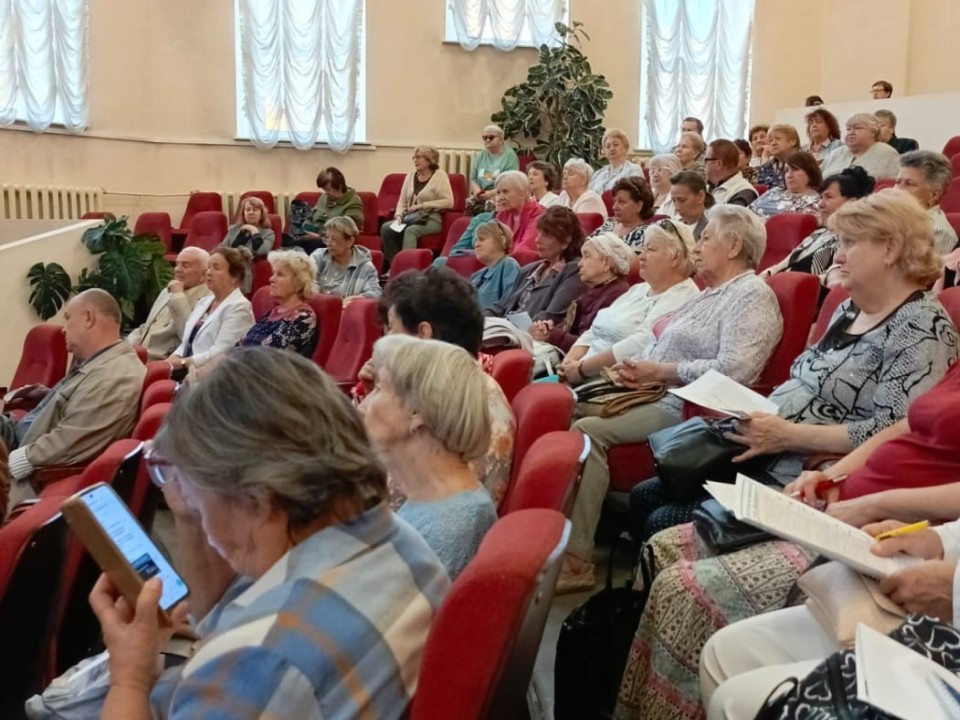 Пенсионеры узнали о новых мерах поддержки и безопасности