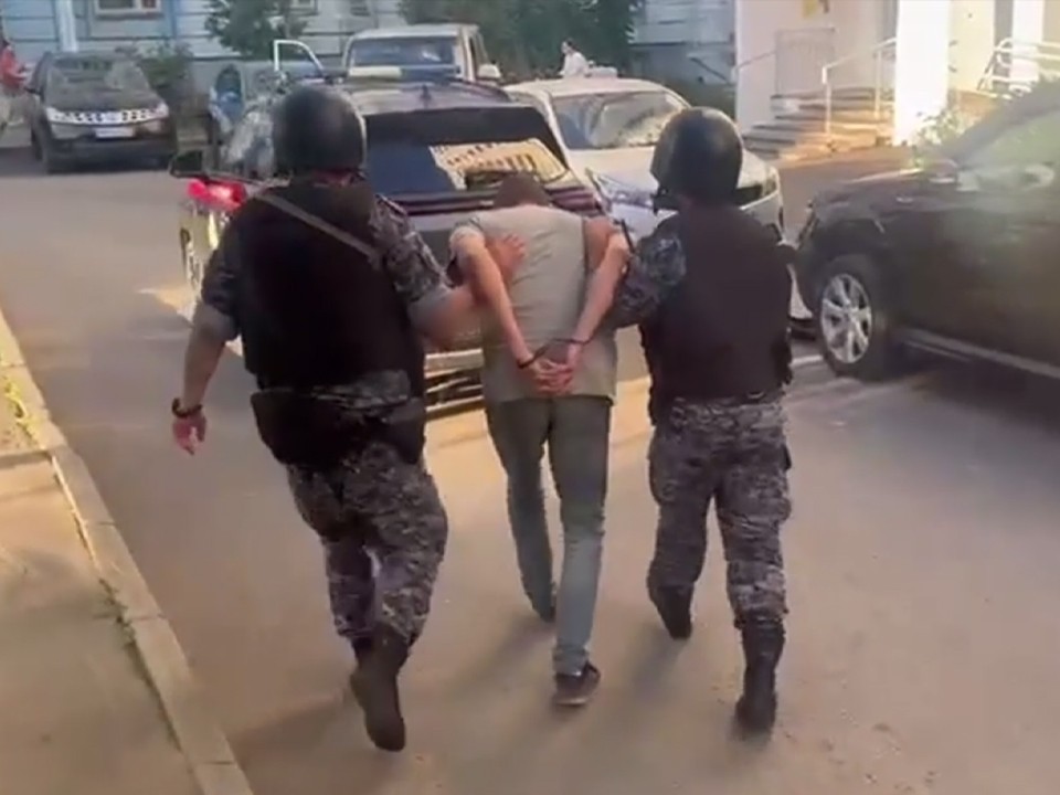 Росгвардейцы пресекли попытку кражи из магазина в Чехове