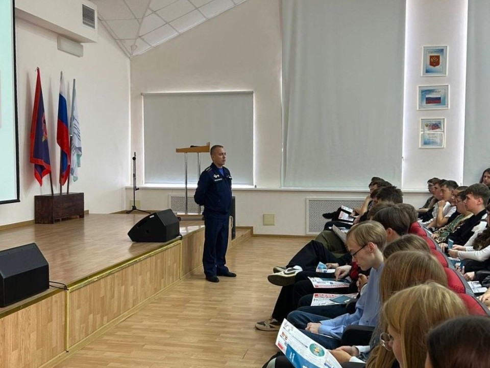 Студентам Волоколамска рассказали о работе в пожарно-спасательной службе Подмосковья