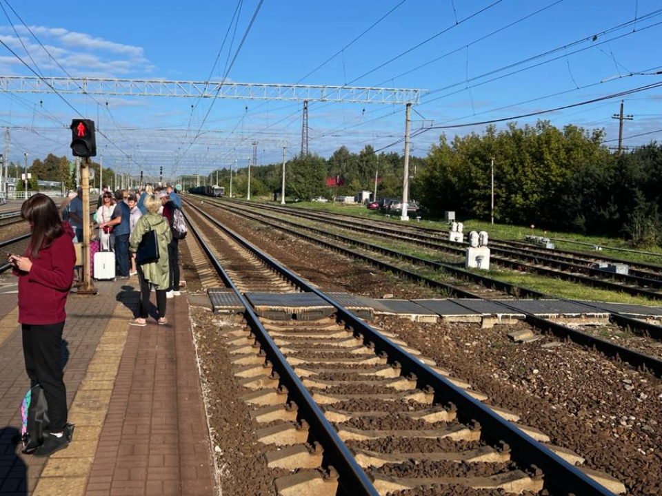 Из-за пропуска грузового состава пригородные поезда на МЦД-3 приходят с опозданием