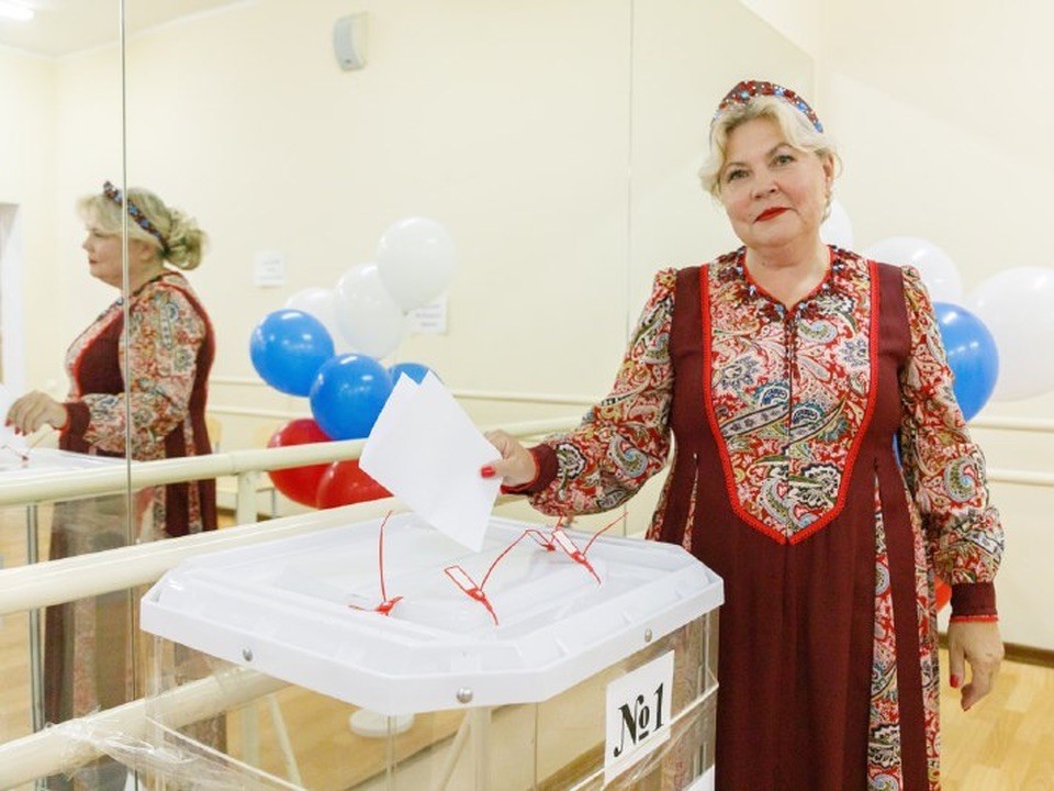 Артисты из Лыткарина проголосовали на выборах и порадовали жителей выступлением