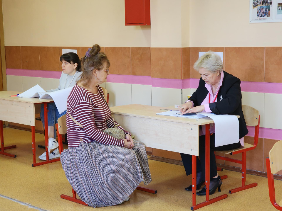 Пенсионеры Электростали голосуют на выборах в городской Совет депутатов