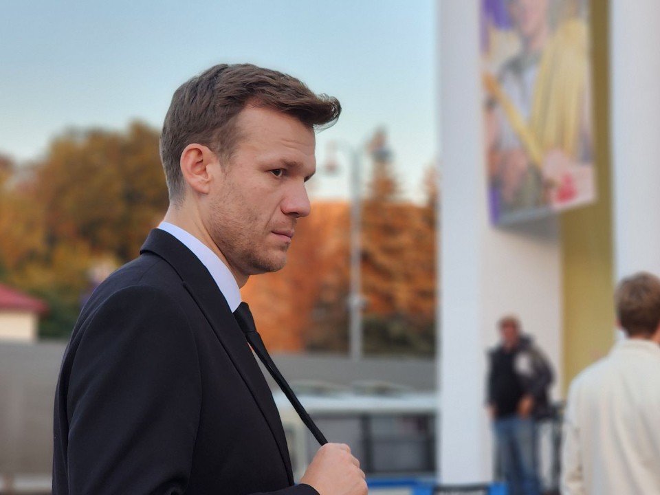 Актер Семен Молоканов приоткрыл интригу сериала, который снимают в Волоколамске
