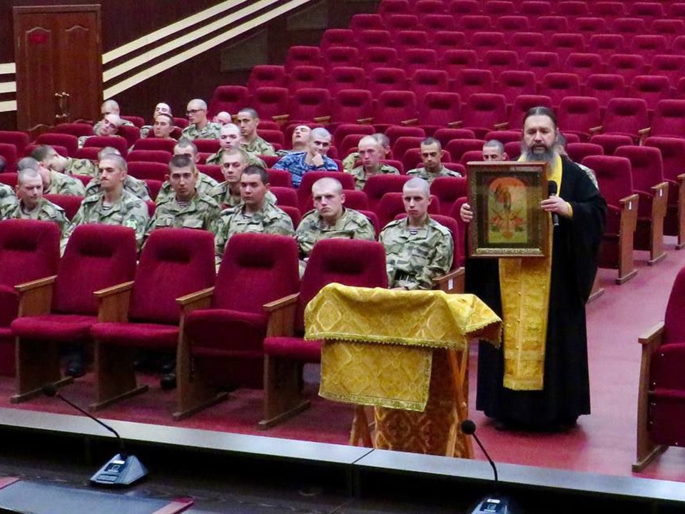 Уникальную икону для школьников и студентов привезли в храм в Ашукине