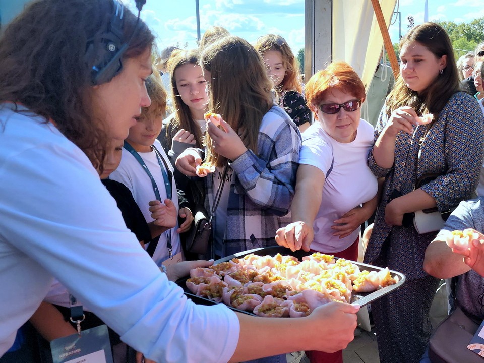 Простой и сытный ужин в понедельник: макароны с курицей и овощами – пошаговый рецепт