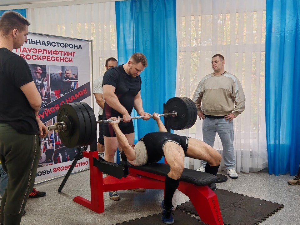 Ежегодный турнир по силовым видам спорта прошел в центре «Новое поколение»