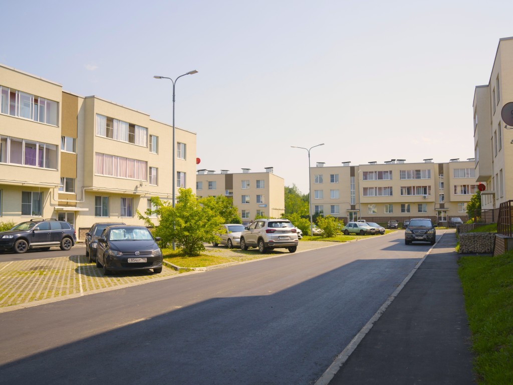Во дворах Барановского обустраивают парковки, тротуары и пешеходные дорожки