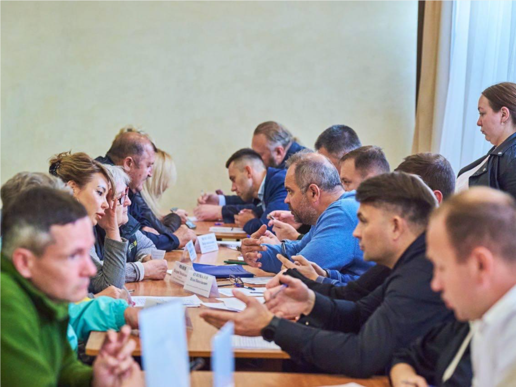 Вопросы ЖКХ и дорожной безопасности решили на встрече с жителями села Дубна