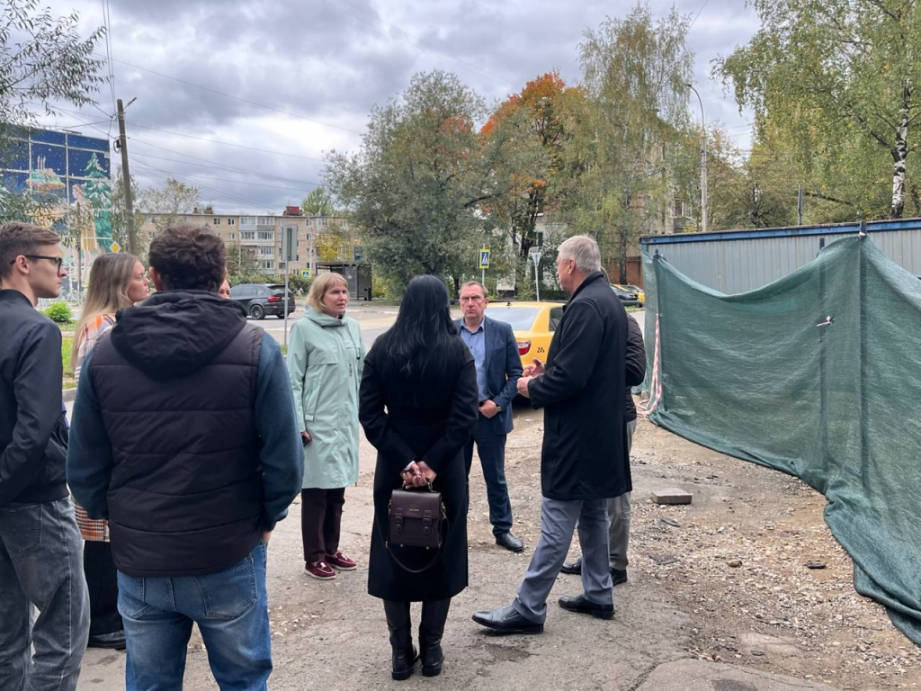 В жилом доме на Февральской в Апрелевке ремонтируют кровлю
