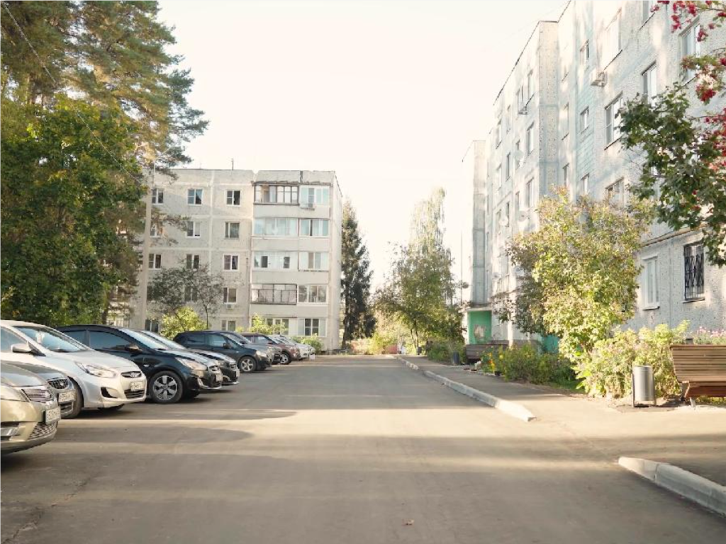 Дворы с парковками и тротуарами отремонтировали в Куровском