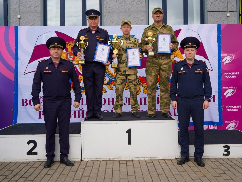 Подмосковные росгвардейцы показали мастерство на чемпионате по служебному троеборью