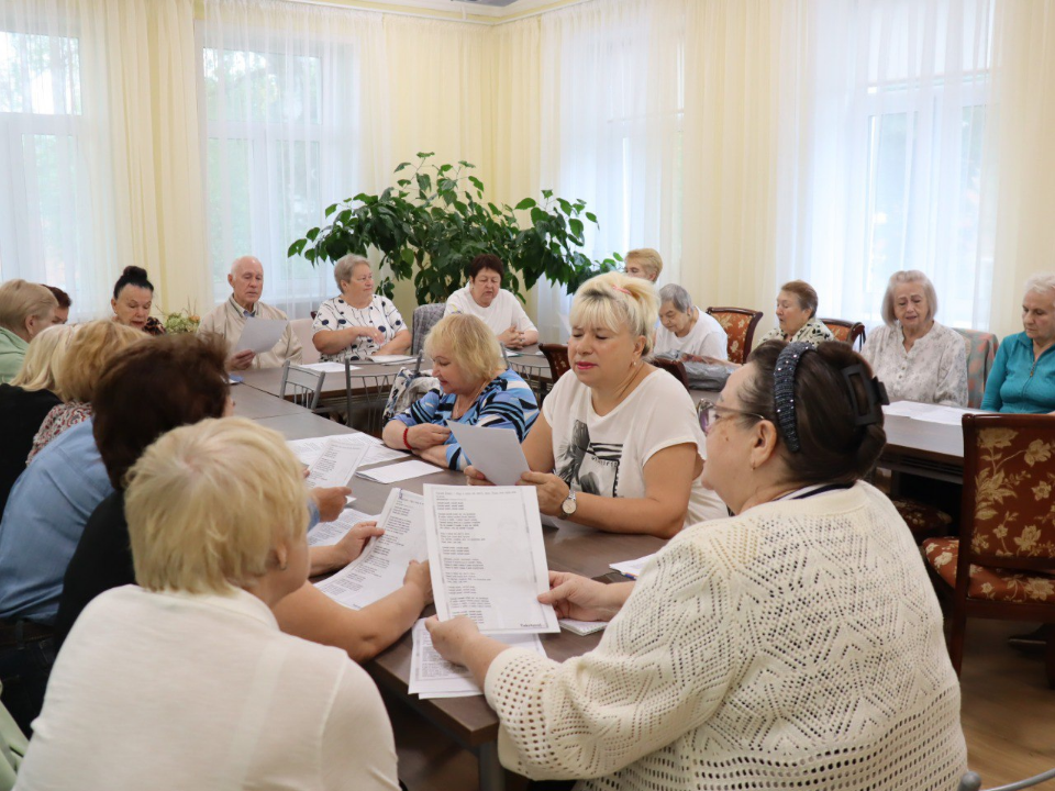 Ленинский округ отметит День пожилого человека песнями и хорошим настроением