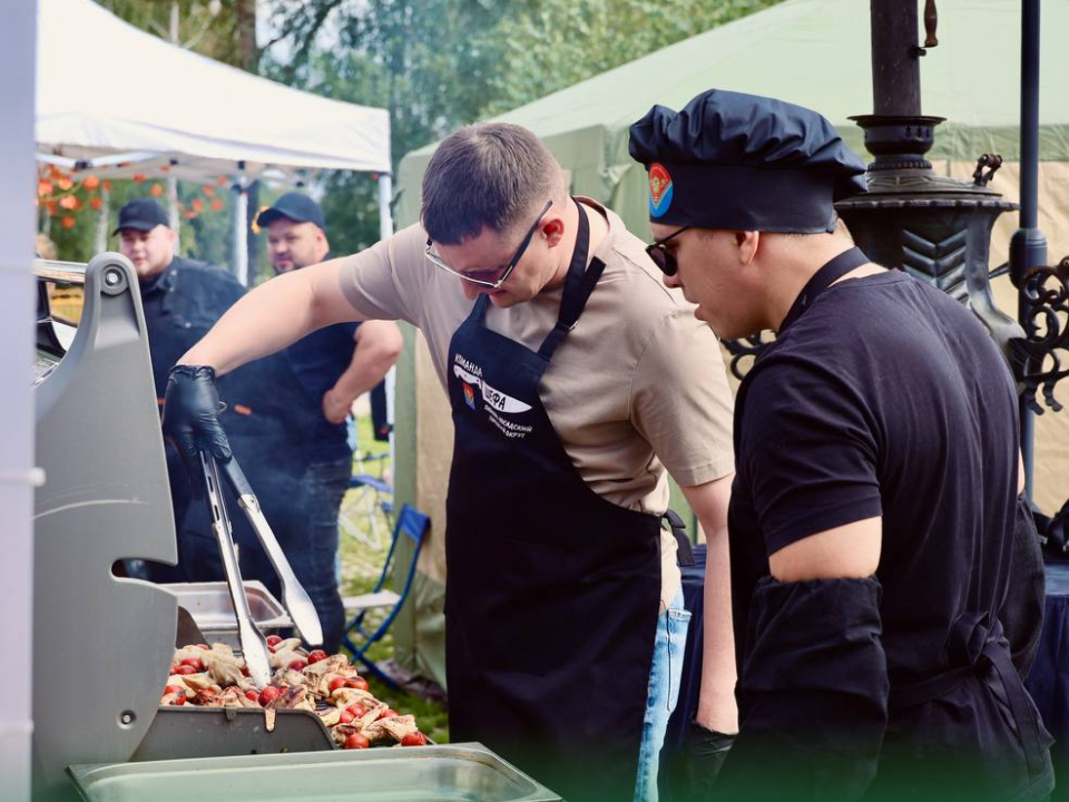 Более 2,5 тысяч куриных крыльев пожарили на фестивале «Кухня без границ» в Павловском Посаде