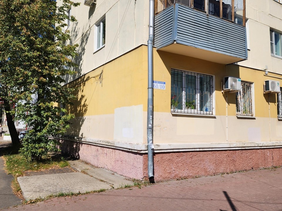 В трех дворах на улице Ворошилова и Советской завершают асфальтирование и озеленение