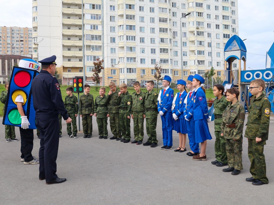 Госавтоинспекторы провели для школьников интерактивный урок по ПДД