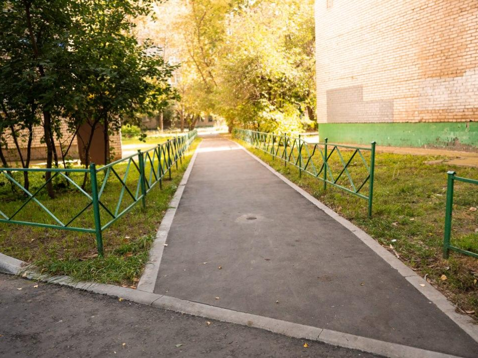 Во дворах по четырем улицам поселка Томилино заменили асфальт