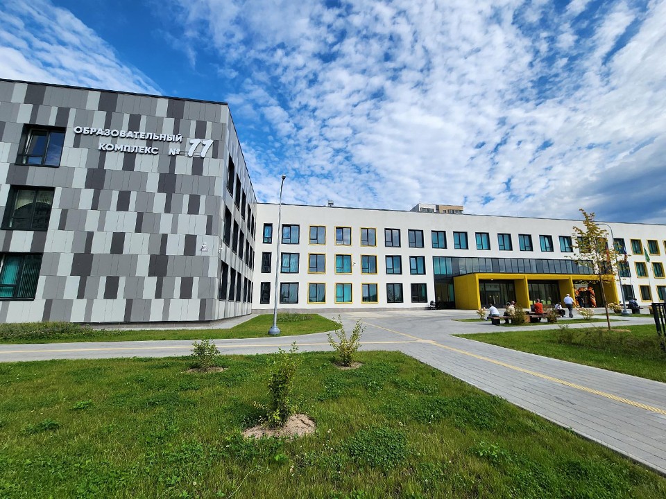 Первых учеников встретила новая школа на 1050 мест в Новом Пушкино