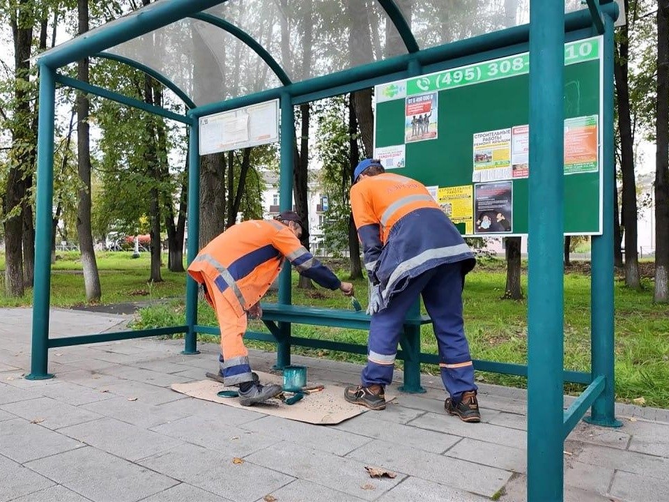 На улице Чайковского установили антивандальную остановку