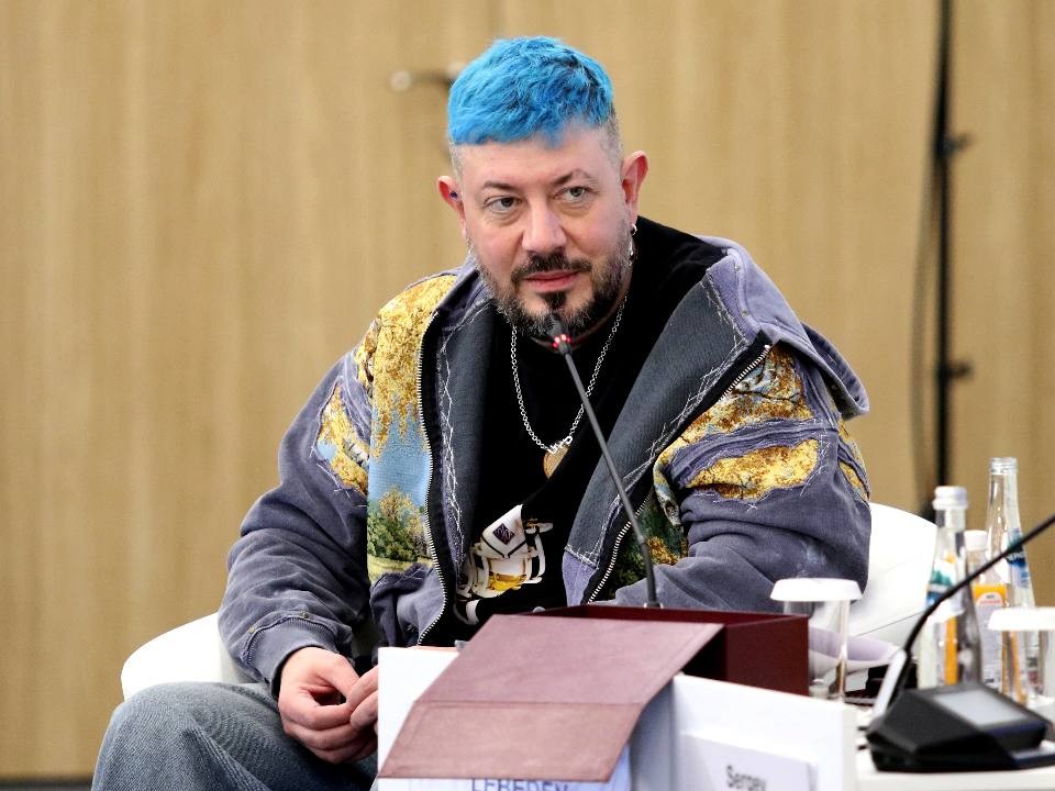 Таксист отказался везти и обматерил Артемия Лебедева