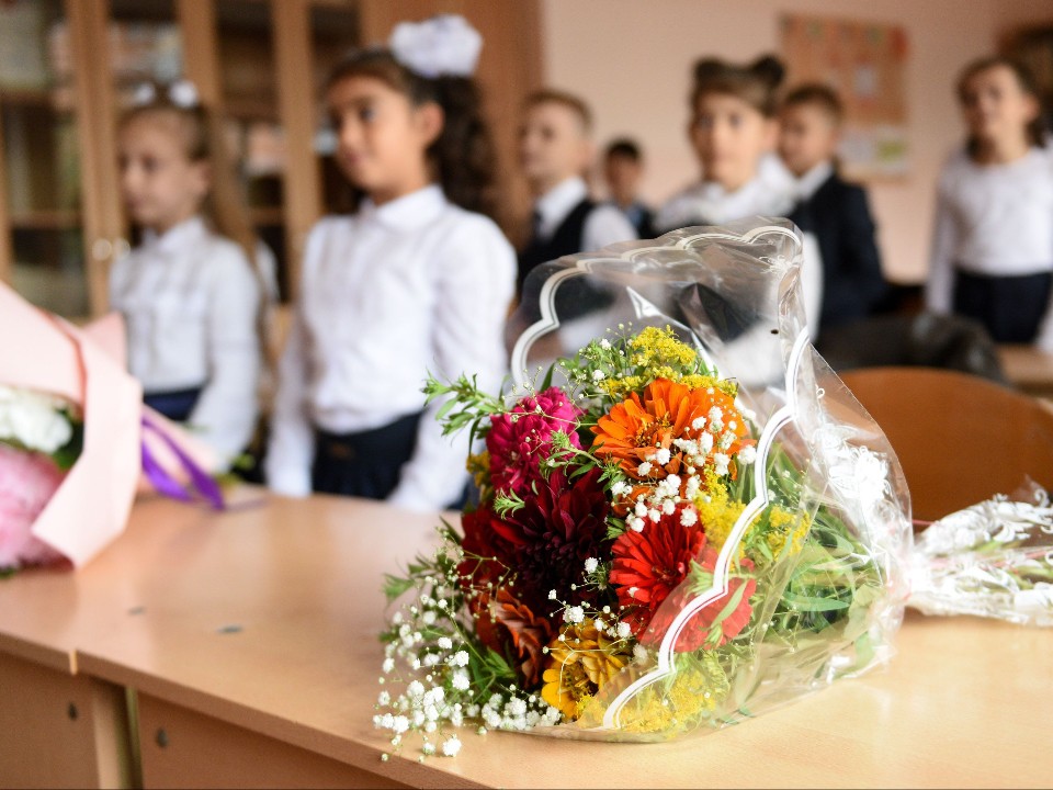 Учащихся и родителей поздравили с Днем знаний
