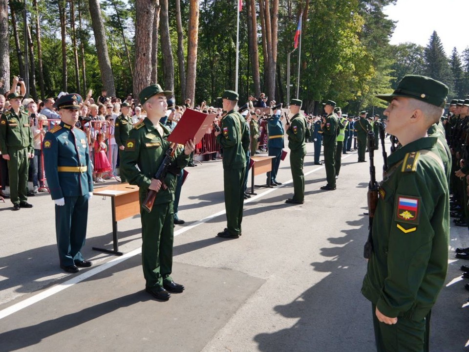 Серпуховские ракетчики встретили учебный год торжественной клятвой Родине