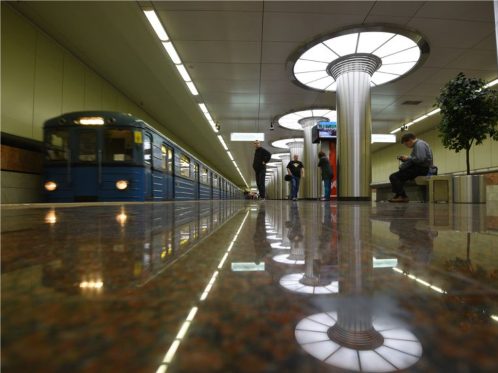 Стала известна причина задержек поездов на красной ветке метро