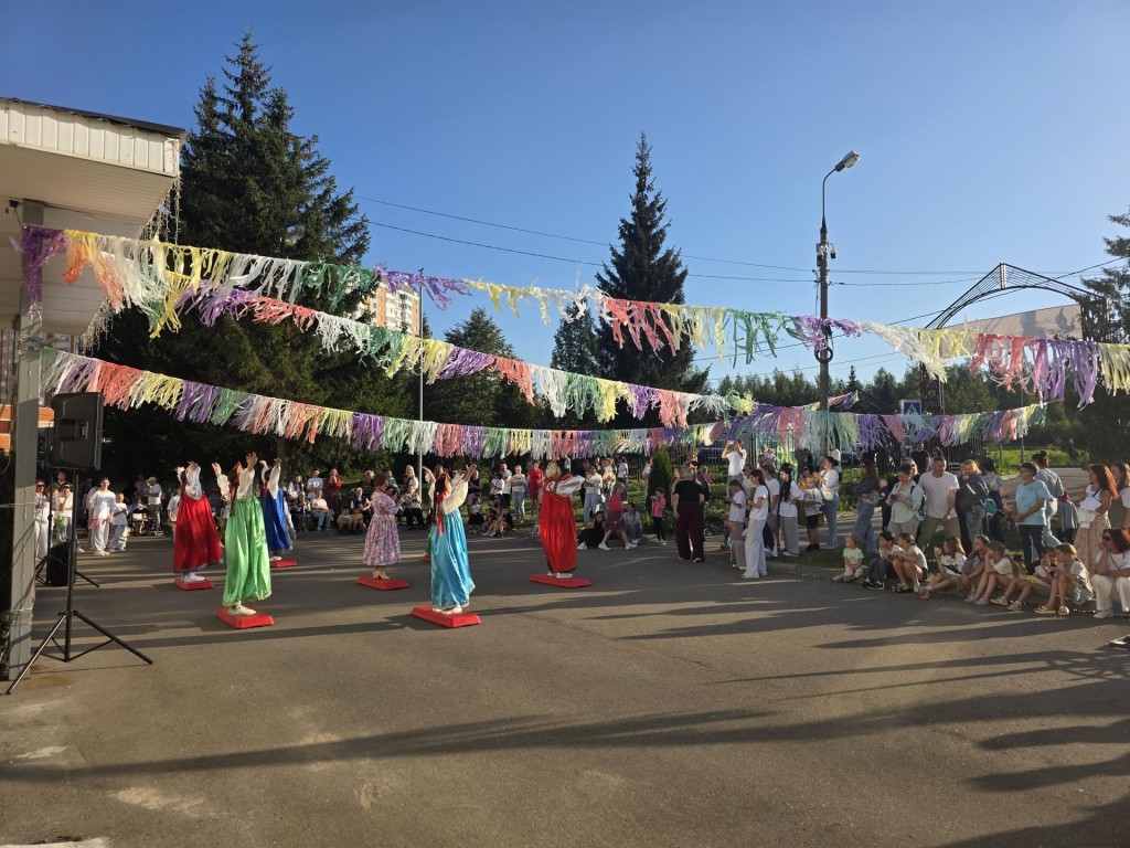 Жители Химок записались в кружки и познакомились с коллективами ДК