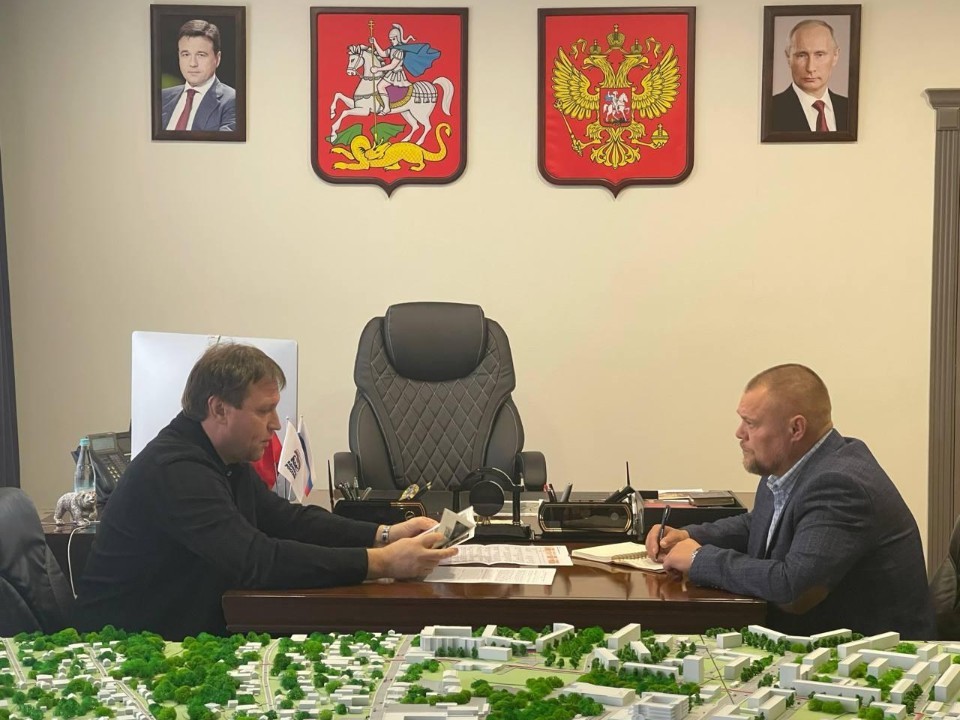 Участник СВО из Сергиева Посада учится командной работе у депутата Пахомова