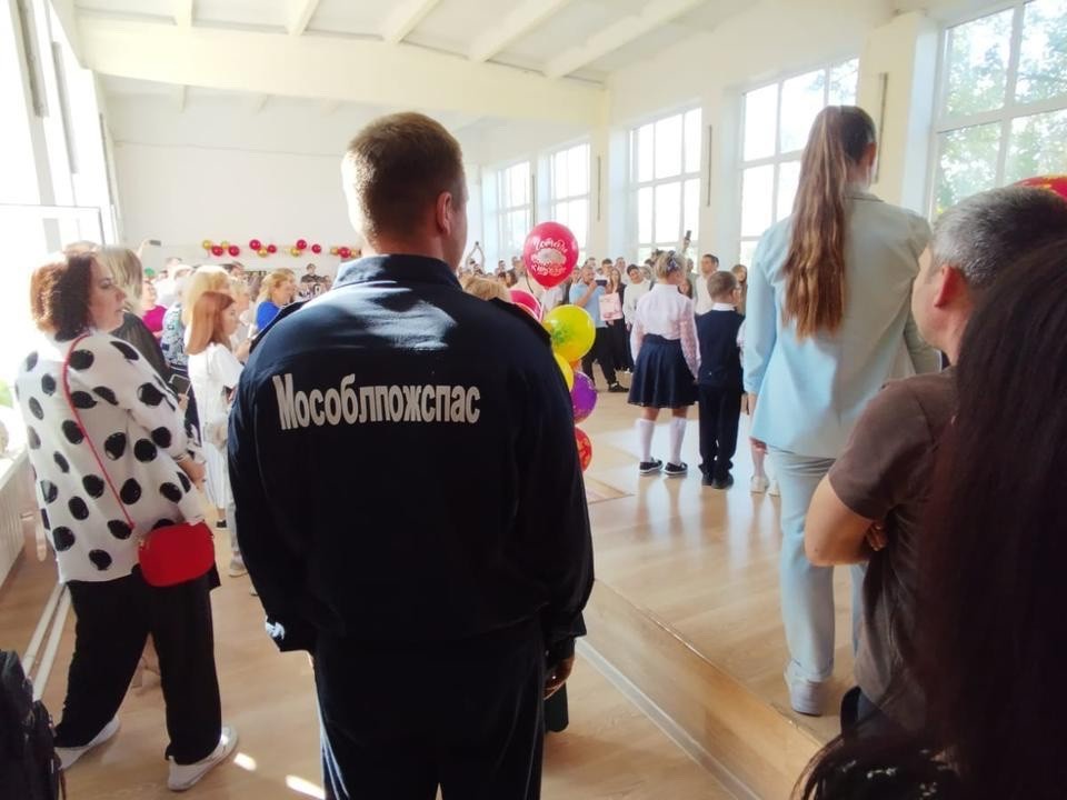 Пожарные напомнили школьникам, как действовать в ЧС