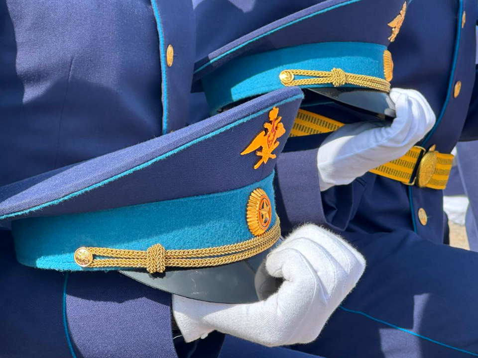 Офицеры-выпускники высших учебных заведений дали клятву верности Родине и Боевому знамени на Бородинском поле