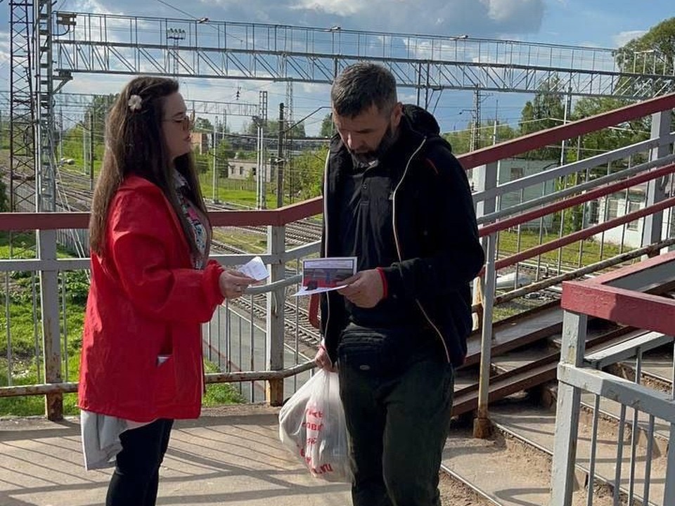 Пассажирам станции Апрелевка напомнили правила безопасного перехода путей
