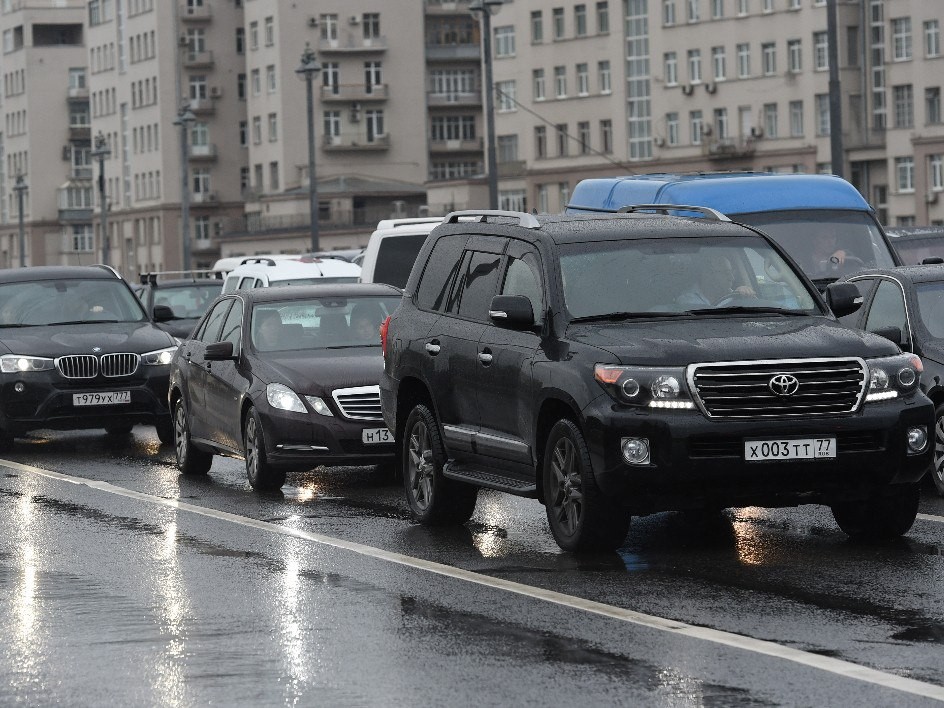 Загруженность трасс Подмосковья вечером 10 сентября оценили в пять баллов