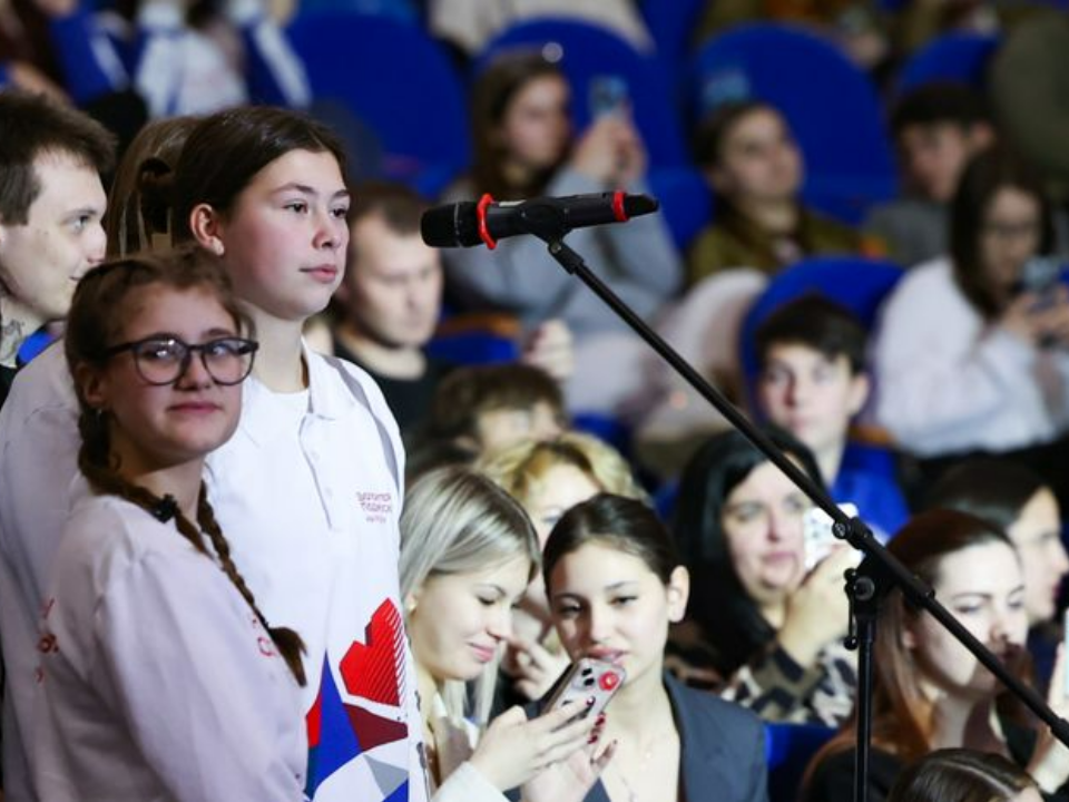 Старшее поколение призвали следить за молодежным сленгом по одной причине