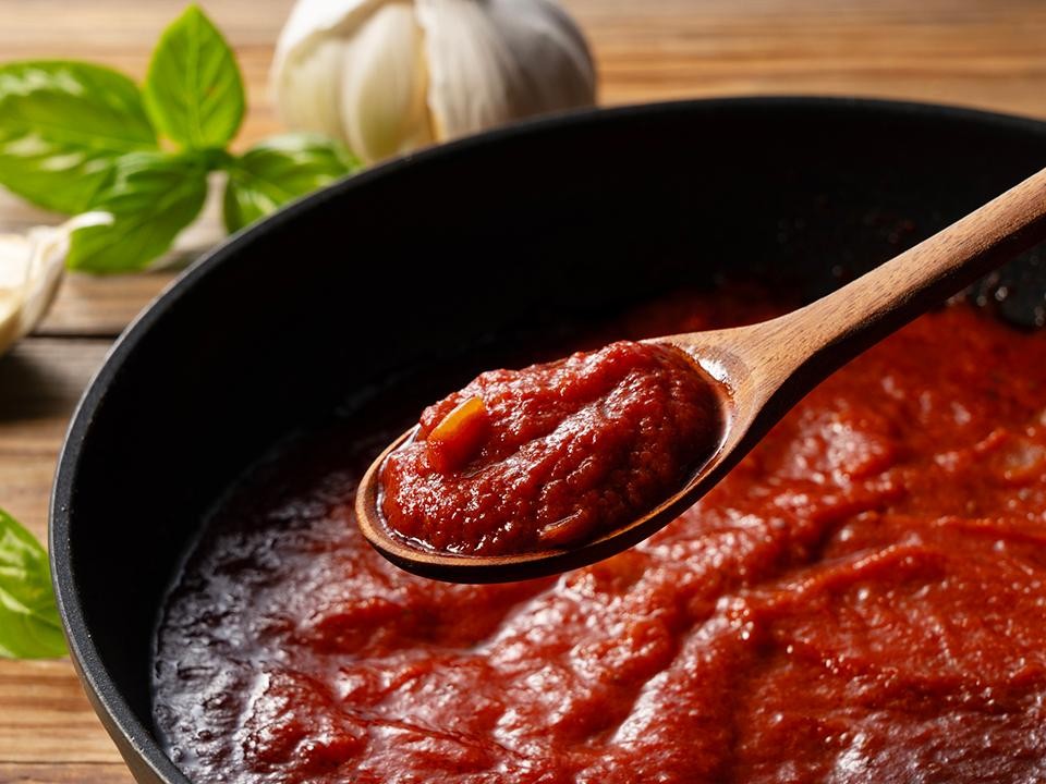 Два рецепта вкуснейшей томатной аджики на зиму советует приготовить подмосковный шеф-повар