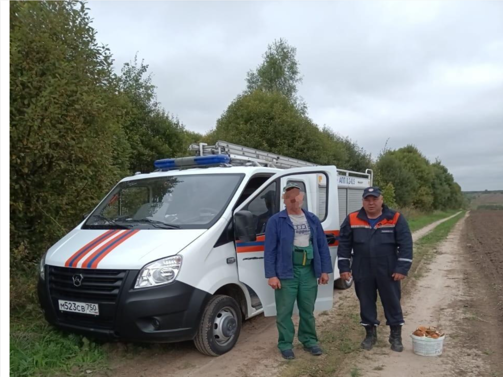 Спасатели нашли мужчину, который заблудился в лесу округа Кашира