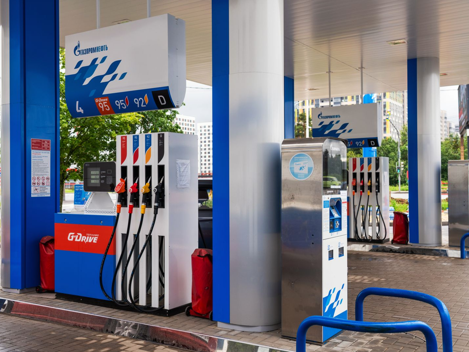 Эксперт развеял миф об опасности полного бака