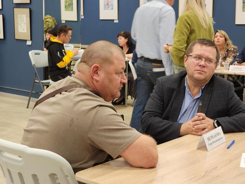 Жителю Ивантеевки помогли оформить семейную землю на выездной администрации