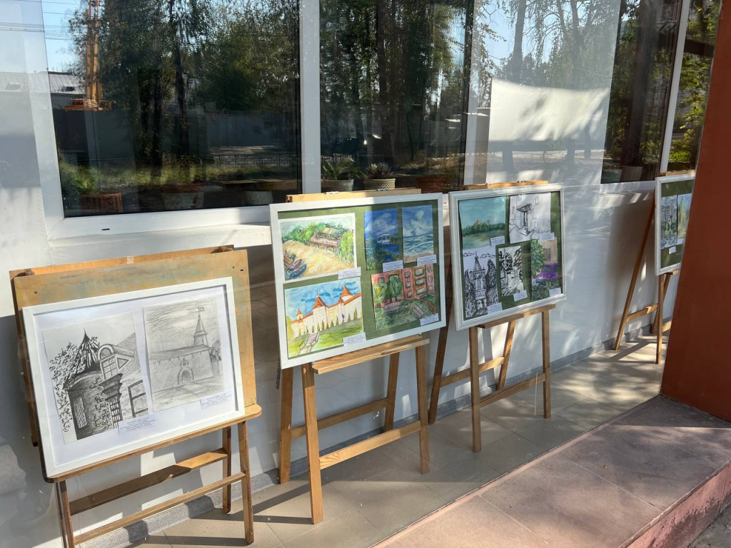 Родные уголки России можно увидеть на выставке Детской школы искусств в Котельниках